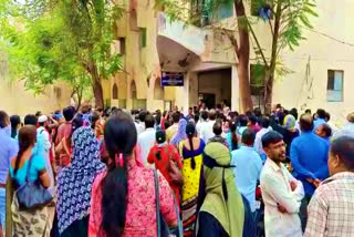 lecturers protets to postpone valuation of inter papers due to corona