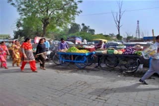 palwal police removes hawkers due to corona