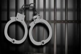 Covid  Man arrested for violating covid guidelines  kasargod covid latest news  kasargod corona latest news  corona latest news  കൊറോണ വാര്‍ത്തകള്‍  കാസര്‍കോട് വാര്‍ത്തകള്‍  കേരള പൊലീസ് വാര്‍ത്തകള്‍