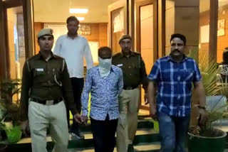 Vikaspuri Police arrested snatcher from vikaspuri road no. 236