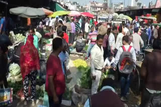 crowd in ambala vegetables mandi