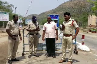 The police are stopping at Dornala from going to the devotees of Srisailam