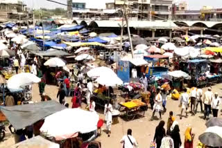 people rushed in Shahapura vegetables market