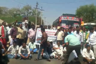 farmers protest for water in ananthapuram district