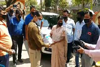 distributes masks and sanitizers in ajmer