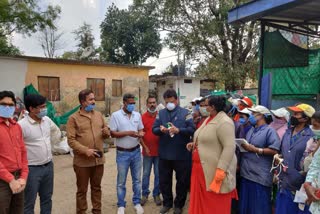Municipal Corporation is making sanitizer to save Sanitation Didi from corona