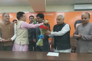 ex mla gurez faqeer khan joins bjp