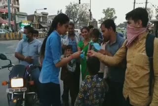 12th class student made people aware of corona by distributing masks in rewari