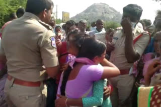 with dead body protest held at karimnagar