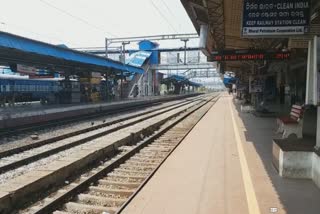 janata curfew at berhampur railway station