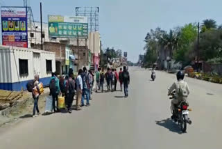 eople not getting buses, लोगों को नहीं मिल रही बस