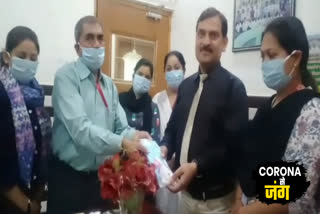 Teachers honored doctors engaged in prevention of corona virus