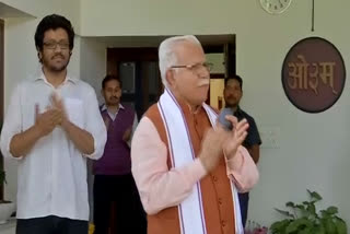 cm manohar lal clapped