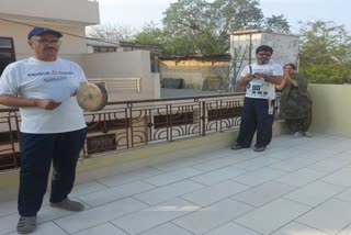 During the Janata curfew in Bhiwani, people cheered the police and health department employees by playing thali and applause