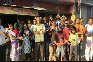 people supported curfew by clapping in bhojpur