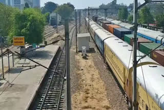 empty faridabad railway station due to janta curfew