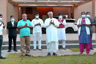 ap people clapping for support doctors