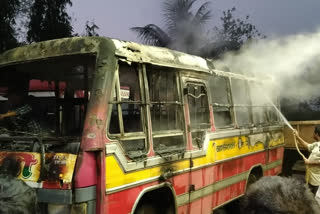 fire-on-bus-at-jamuria-petrol-pump