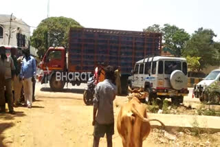 Fear of bird flu: 2 lorry belonging to Venkobb Chicken Company arrested