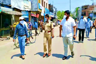 police-inspection-on-kagaznagar-lockdown