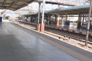 bharuch-lock-down-railway-station-turned-into-ghost-town