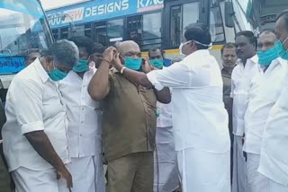 corona-precautionary-activities-mla-distributes-face-mask-in-trichy