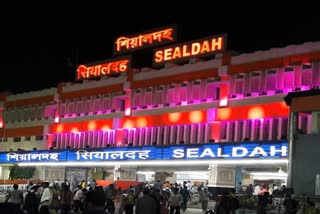 lathi charge against 30 labours in sealdah station