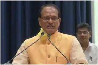 Shivraj Singh Chouhan takes oath as the Chief Minister of #MadhyaPradesh, at Raj Bhavan.