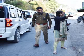 chamoli-dm-swati-bhadoria-visit-city-to-take-stock-of-the-lockdown