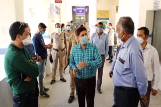 pradeep-batra-inspects-isolation-ward-of-civil-hospital