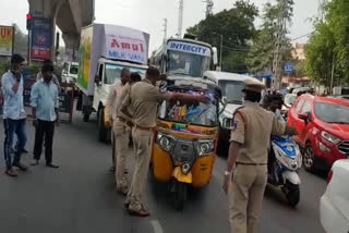 లాక్​డౌన్​కు ప్రతి ఒక్కరూ సహకరించాలి : సీఐ