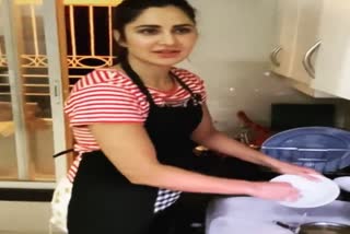 katrina washing dishes