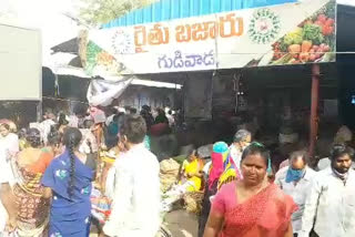 rythu markets rush  at  gudivada  Krishna dst due to corona virus