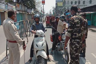 লাঠিপেটা পুলিশের