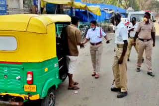 Police takes action on auto drivers in Tumkur