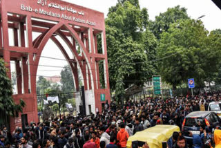 Protesters in Jamia have postponed the protest rising infection of the Corona virus.