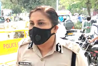 Joint CP Shalini Singh checking during curfew in west delhi