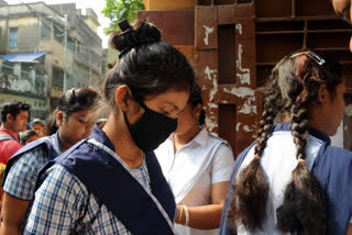 Students promoted  Gujarat education board  Covid-19  Coronavirus  വിദ്യാർഥികൾക്ക് പരീക്ഷയില്ല  ഗുജറാത്തിലും സ്‌കൂൾ വിദ്യാർഥികൾ  കൊവിഡ് ബാധ