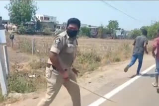 police lotty charge on people who contempt of lockdown