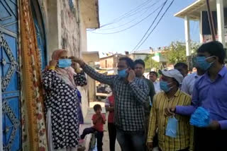 bijnor former chairman distributed mask and sanitizer