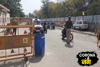 Police showed strictness during lockdown in Aya Nagar