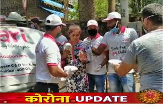 social-ngo-food-distributes-in-hospital-mumbai