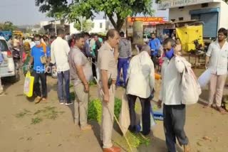 More people coming to APMC Market at Hubli