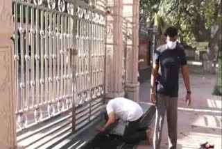 first day of Navratri in Gurugram devotees worshipe outside closed temple