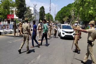 cuddalore police warned people who roamed against national curfew