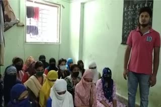 79 student trapped in mumbai