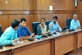 DC helds meeting with officials in dumka