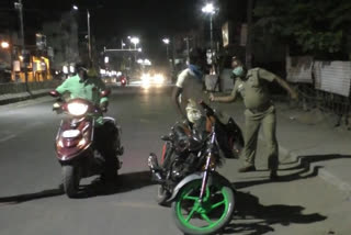 thiruvannamalai police given lathi charge who rides on curfew period