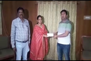 COVID-19, शिक्षिका ने 2 महीनों का वेतन किया दान, Teacher donates 2 months salary, kota news, effect of corona in kota, कोटा में कोरोना का कहर