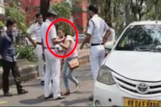 Woman licks policeman's uniform for enforcing lockdown in Kolkata